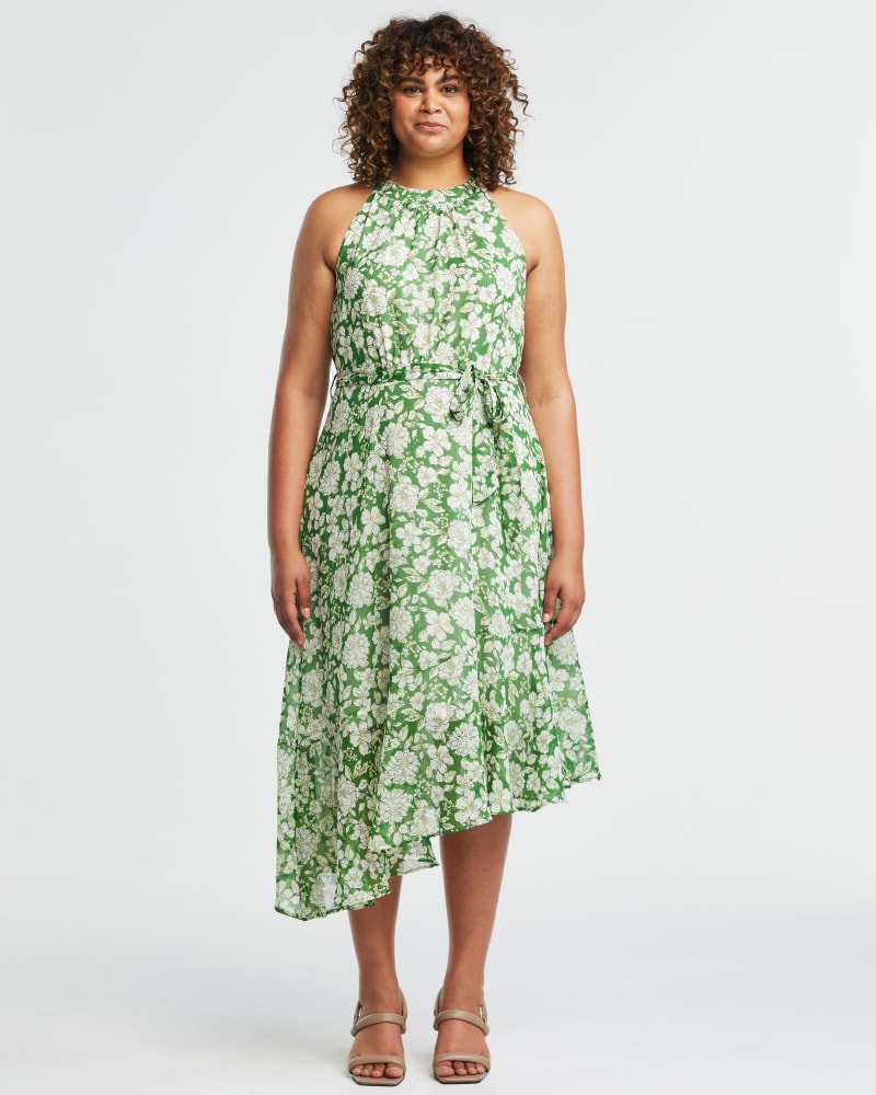 Front of a model wearing a size 24W Field Dress in Print by Estelle. | dia_product_style_image_id:349580